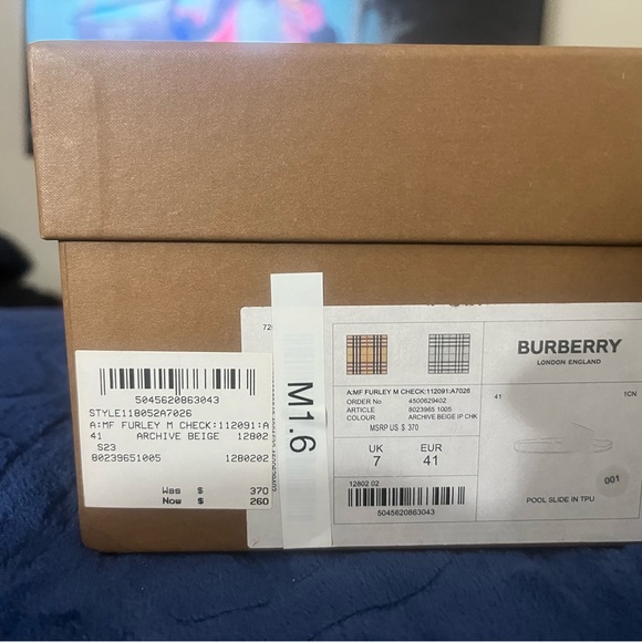 Brand New Burberry Check Slides - Picture 3 of 8